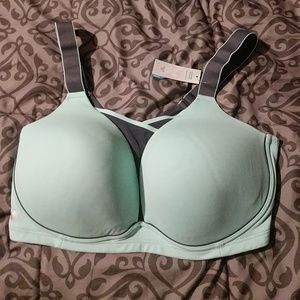 44 DDD sports bra